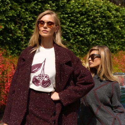 T-Sirt com estampado na frente Swallow