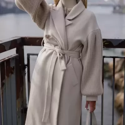 Casaco comprido com detalhe de mangas em malha Scripta