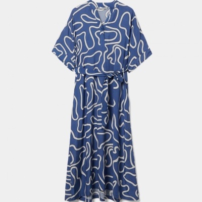 Vestido camiseiro com padrão e cinto Decenio