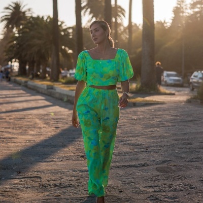 Calça estampada com elástico na cinta Scripta