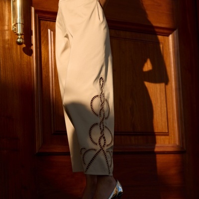 Calça Curta com bordado Swallow