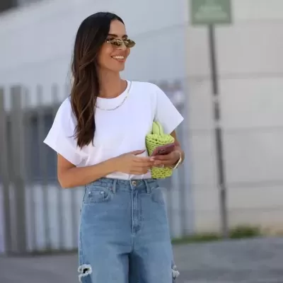 T-shirt com detalhe de corrente personalizada Scripta