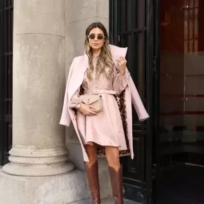 Vestido estampado com cinto e mangas abalonadas Scripta