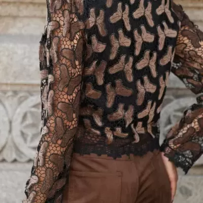 Camisa Rendada com Laços Aveludados Spaccio