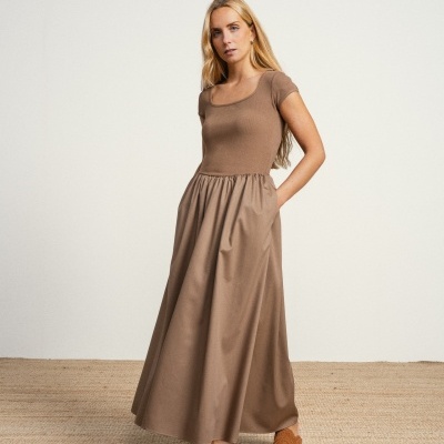 Vestido comprido com decote quadrado SMF