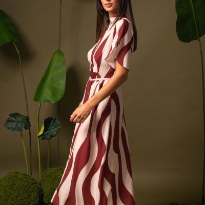 Vestido midi estampado com cinto fino Ferrache