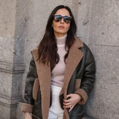 Camisola com gola alta e detalhe de riscas Scripta