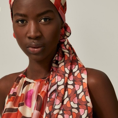 Top fluido com padrão Decenio