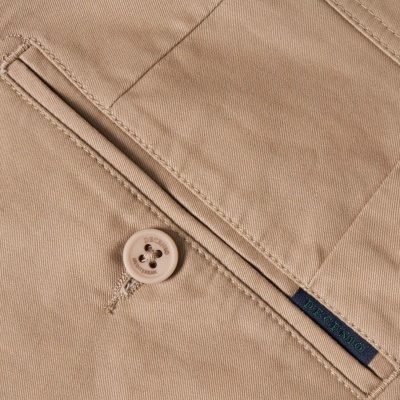 Calças chino regular fit em sarja Decenio