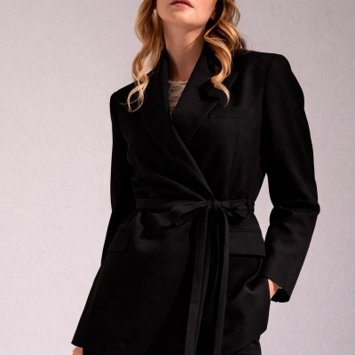 Blazer clássico com cinto Ferrache