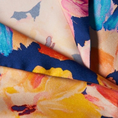 Camisa manga curta com padrão floral Decenio