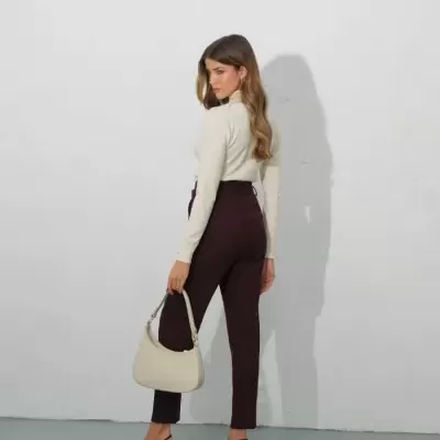 Calças Cintura Subida com Cinto SPACCIO BY CRISTINA