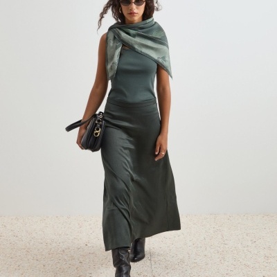 Saia comprida com textura Decenio