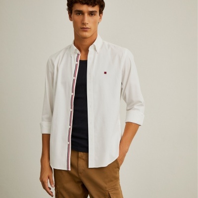 Camisa Slim Fit em sarjinha Lion of Porches