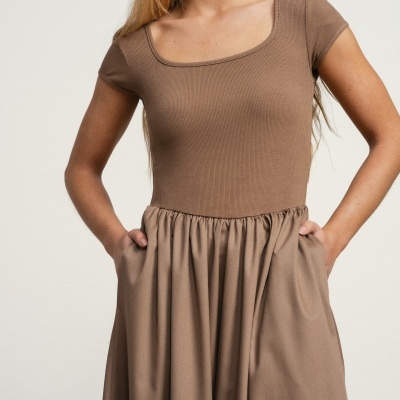 Vestido comprido com decote quadrado SMF