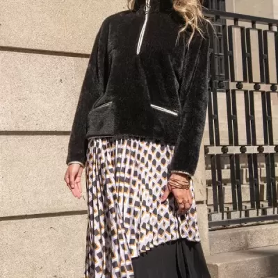 SAIA PLISSADA EM CETIM DE CINTURA SUBIDA FOURSOUL