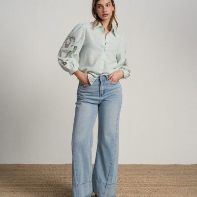 Camisa com bordado nas mangas SMF