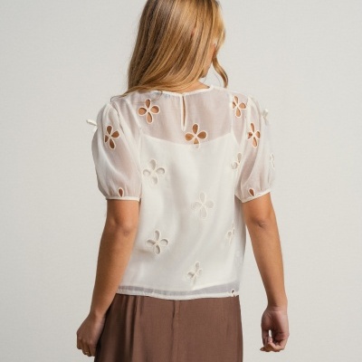 Blusa com flores bordadas e laços com manga balão com trans SMF