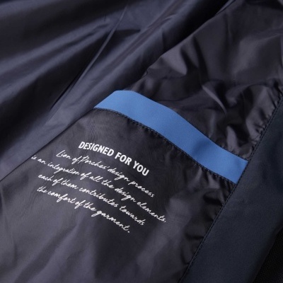 Blusão com capuz removível Lion of Porches