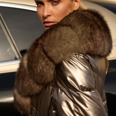 Anorak longo com gola e punhos pêlo de raposa Swallow