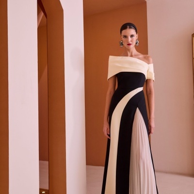 Vestido longo com plissado de lado Carla Ruiz