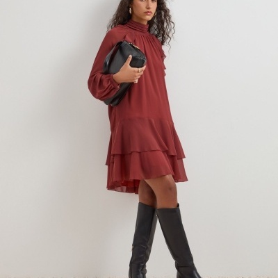 Vestido Curto Fluído com Folhos Decenio