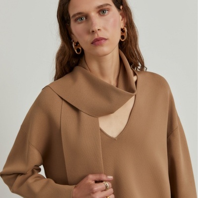 Camisola de malha com cachecol Lion of Porches