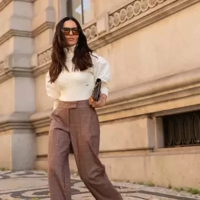 Calça com corte reto e efeito xadrez Scripta