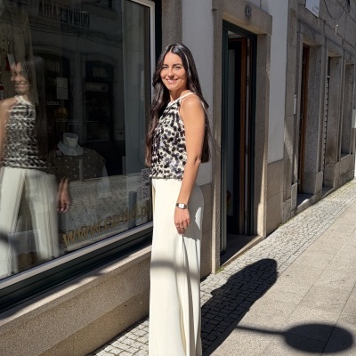 Conjunto com blusa e calça transpassada Carla Ruiz