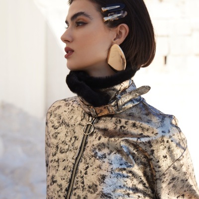 CASACO CURTO DE NAPA COM PELO SAHOCO