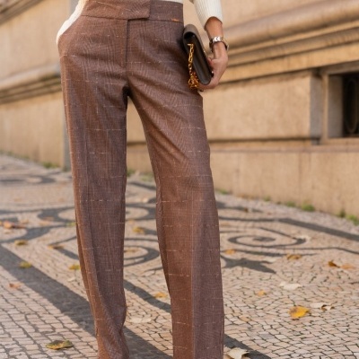 Calça com corte reto e efeito xadrez Scripta