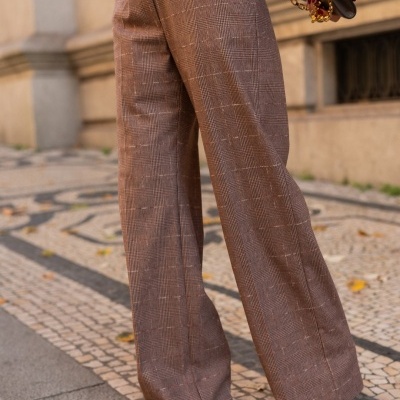 Calça com corte reto e efeito xadrez Scripta