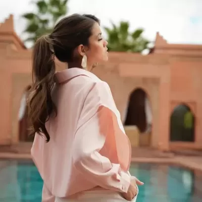 Blusa Fluida Acetinada com sobreposição SPACCIO