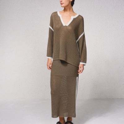 Saia em malha aberta com racha lateral SMF