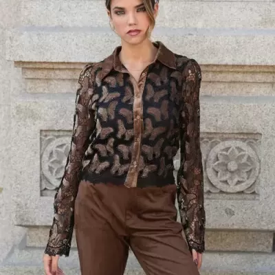 Camisa Rendada com Laços Aveludados Spaccio