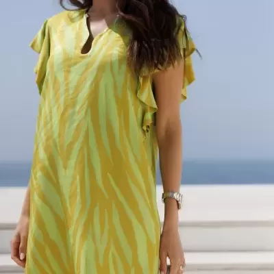 Vestido estampado curto com folhos nos ombros Scripta