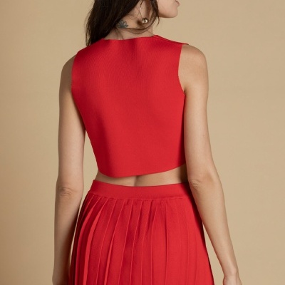 Top de malha lisa com botões dourados Sahoco