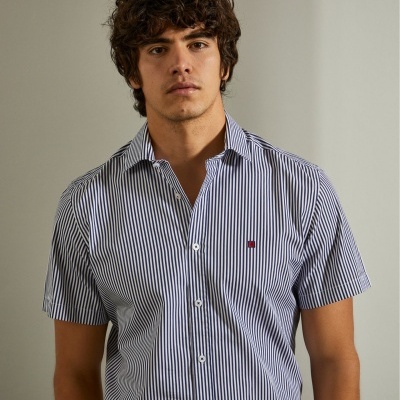 Camisa slim fit de manga curta Lion of Porches