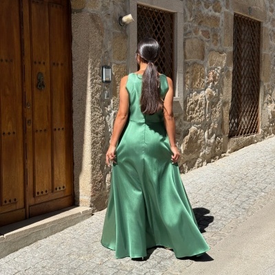 VESTIDO LONGO EM FORMATO A Carla Ruiz