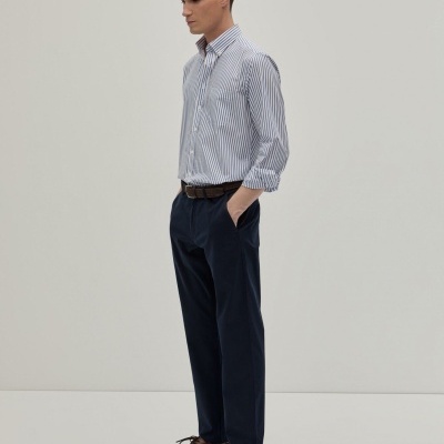 Calças chino regular fit em sarja Decenio