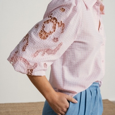 Camisa com bordado nas mangas SMF