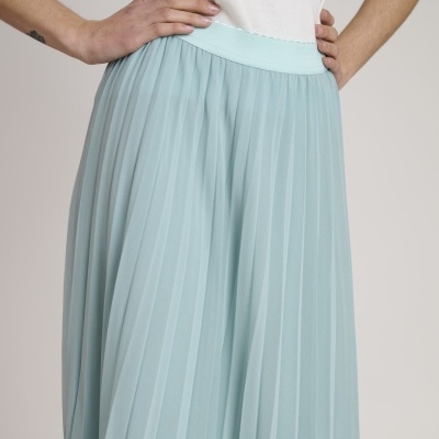 Saia midi plissada Naf Naf