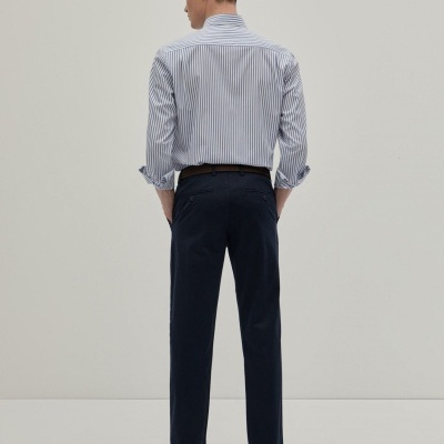 Calças chino regular fit em sarja Decenio