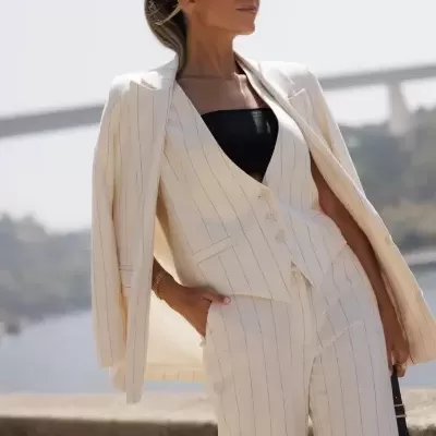 Calça comprida em tecido às riscas Scripta