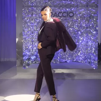 Calças Cintura Subida com Cinto SPACCIO BY CRISTINA