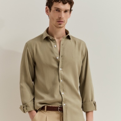 Camisa slim fit em liocel e linho Lion of Porches