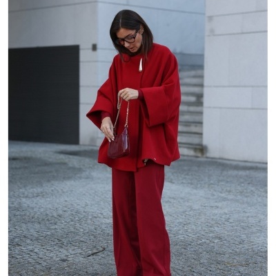 Calça wide leg com marcação na baínha Scripta