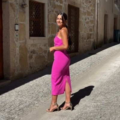 VESTIDO COM DECOTE ASSIMÉTRICO CARLA RUIZ