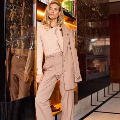 Calça corte reto c/ cinto Swallow