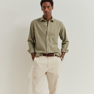 Camisa slim fit em piqué de algodão Lion of Porches